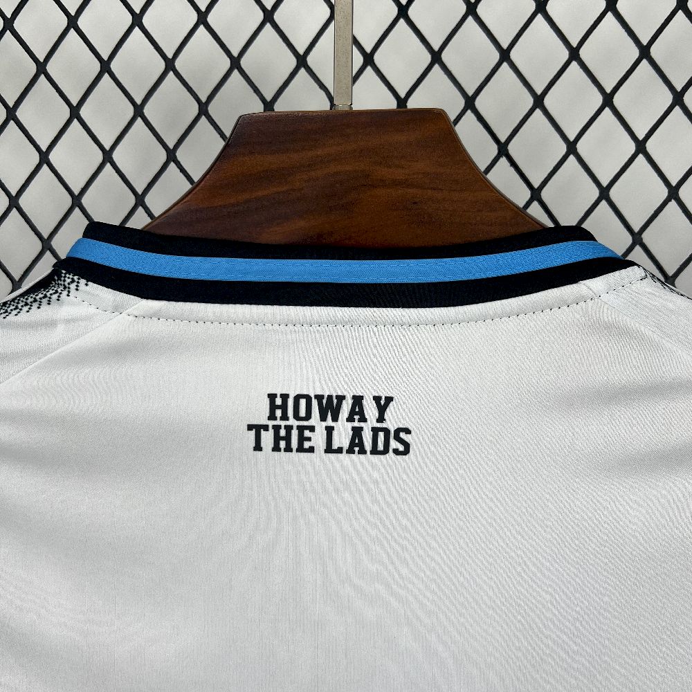 IMG_39051.jpg Mens Newcastle United 2025/26 Home Long Sleeve Jersey - Image 3