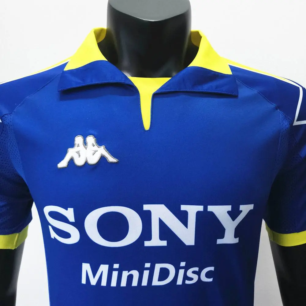 Juventus-199798-Thirds-Retro-Jersey-34097.webp Retro Juventus 1997/98 Thirds Jersey - Image 3