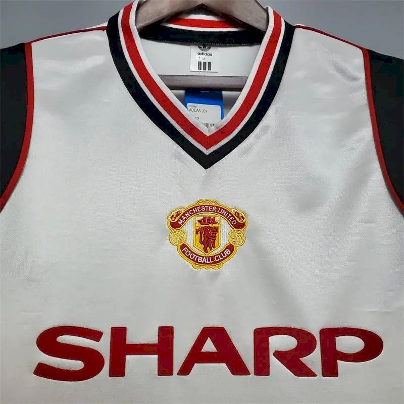 Manchester-United-1985-white-Retro-Jersey-52604.jpg Retro Manchester United 1985 White Jersey - Image 2