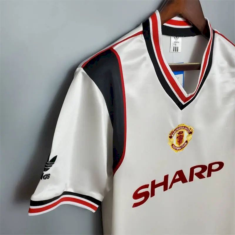 Manchester-United-1985-white-Retro-Jersey-52605.jpg Retro Manchester United 1985 White Jersey - Image 3