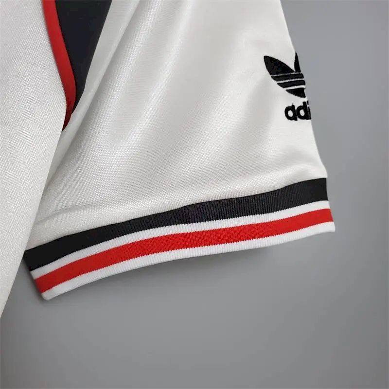 Manchester-United-1985-white-Retro-Jersey-52607.jpg Retro Manchester United 1985 White Jersey - Image 5