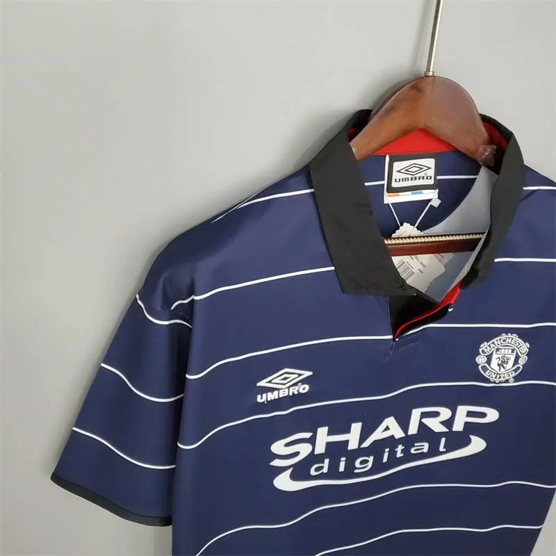 Manchester-United-199900-away-Retro-Jersey-33285.webp Retro Manchester United 1999/00 Away Jersey - Image 3