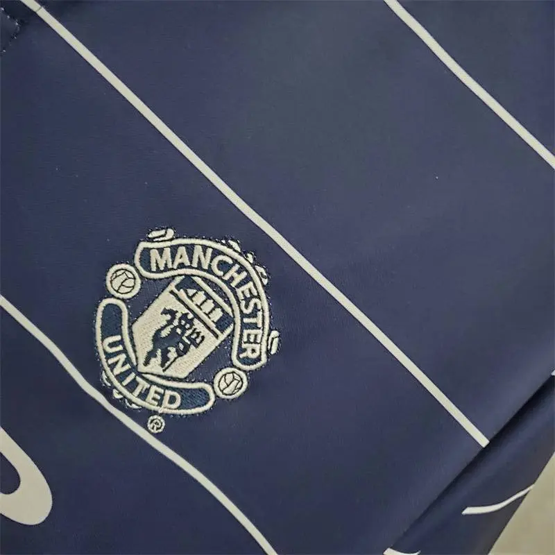 Manchester-United-199900-away-Retro-Jersey-33287.webp Retro Manchester United 1999/00 Away Jersey - Image 5