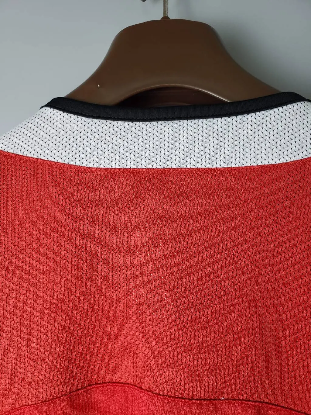 Manchester-United-2004-2006-LS-Home-Retro-Jersey-33159.webp Retro Manchester United 2004/06 Home Long Sleeve Jersey - Image 7
