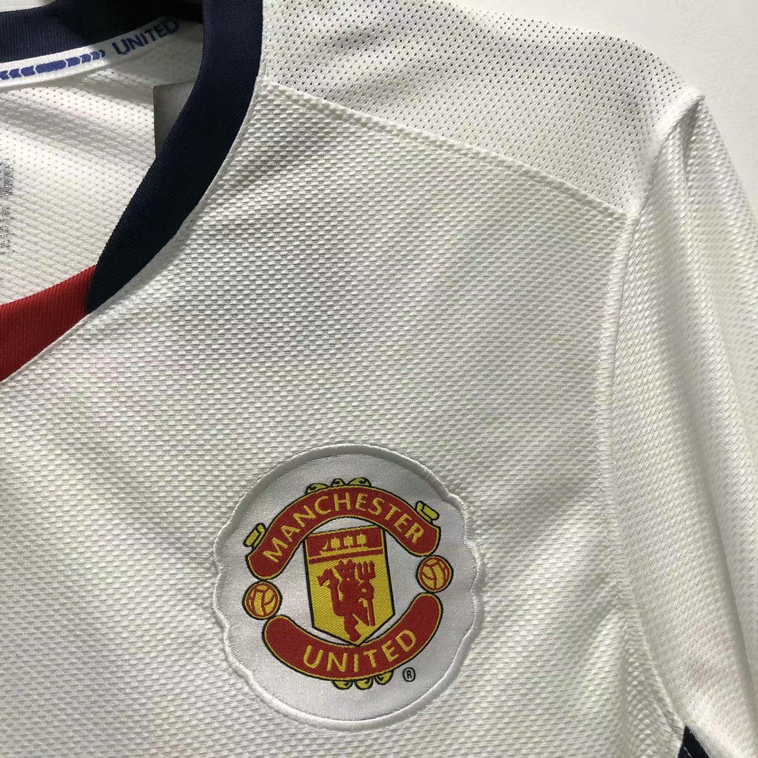 Manchester-United-20082009-Away-LS-Retro-Jersey-33095.jpeg Retro Manchester United 2008/09 Away Long Sleeve Jersey - Image 3