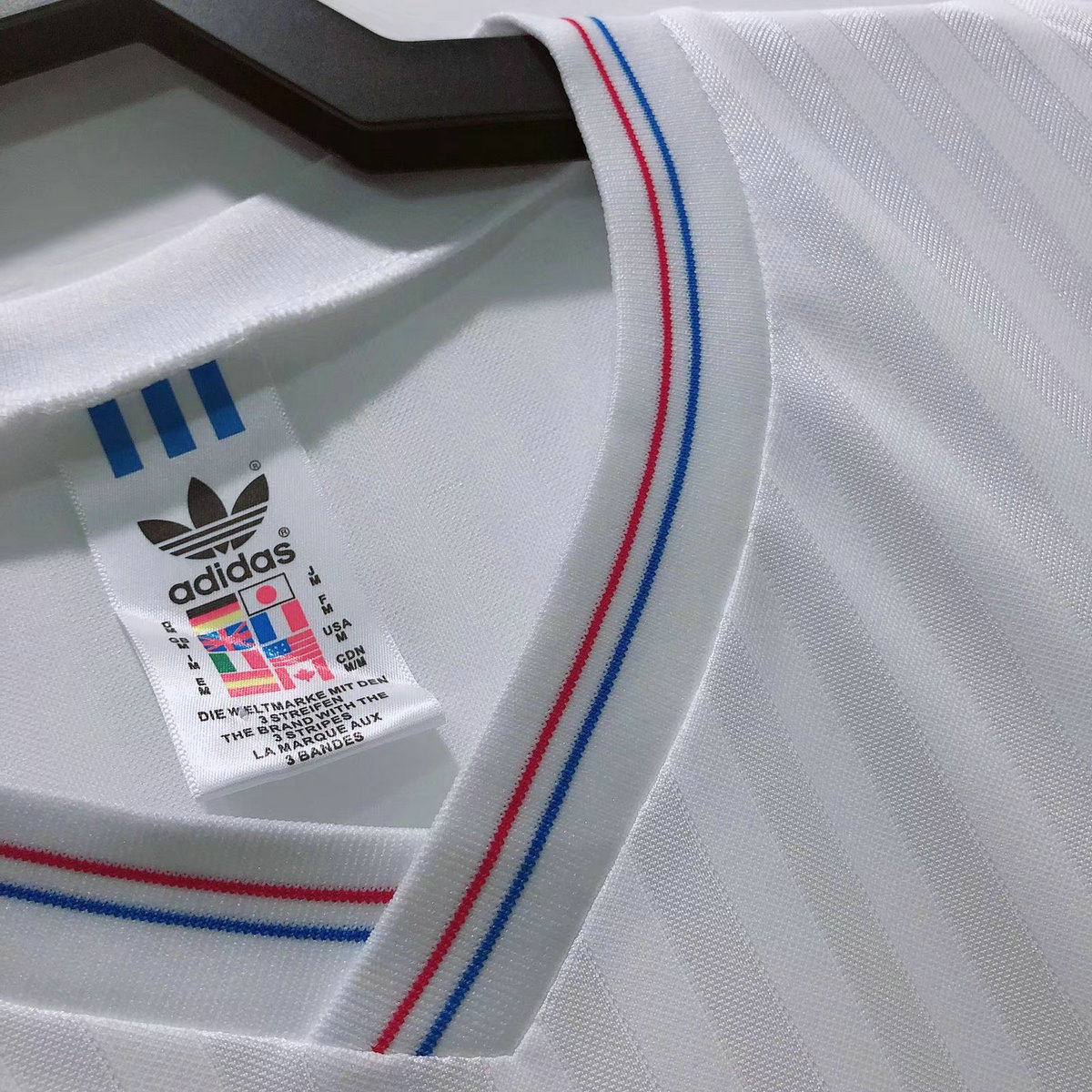 Olympique-Marseille-19901991-Home-Retro-Jersey-34656.jpeg Retro Olympique Marseille 1990/1991 Home Jersey - Image 6
