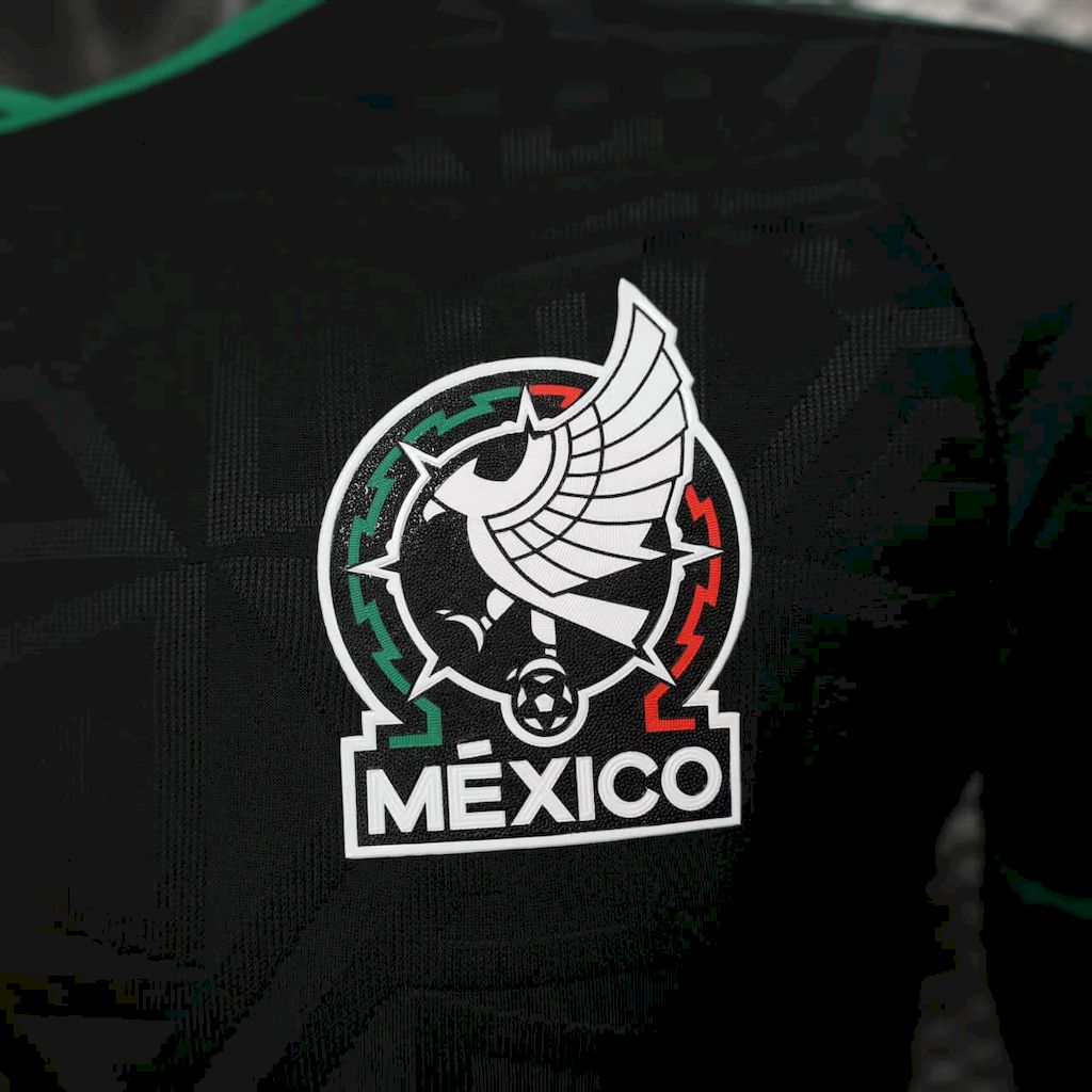 Player-Mexico-black-20252026-new-season-Football-Jersey-Sports-shirt-8.jpg Mens Mexico 2025/26 Away Authentic Jersey - Image 4