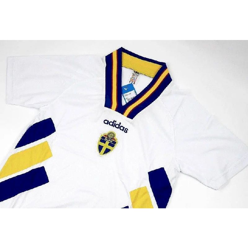 Sweden-1994-96-Away-Retro-Jersey.jpg Retro Sweden 1994-96 Away Jersey - Image 3
