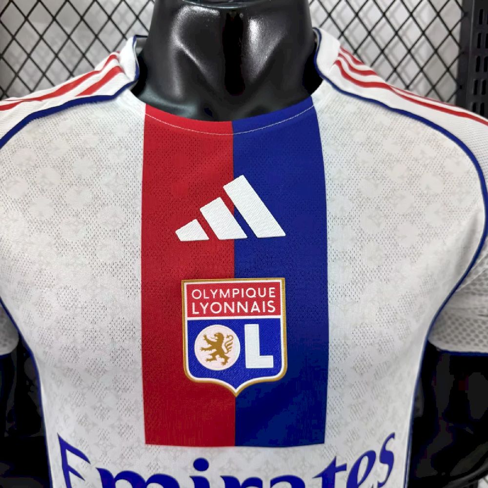 bboQAZABkAGQAYBJwArfviewer_4t5-21.jpg Mens Olympique Lyonnais 2025/26 Home Authentic Jersey - Image 8
