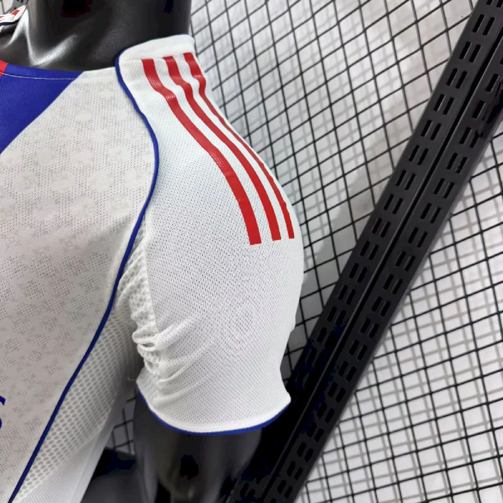 bboQAZABkAGQAYBJwArfviewer_4t5-25.jpg Mens Olympique Lyonnais 2025/26 Home Authentic Jersey - Image 5