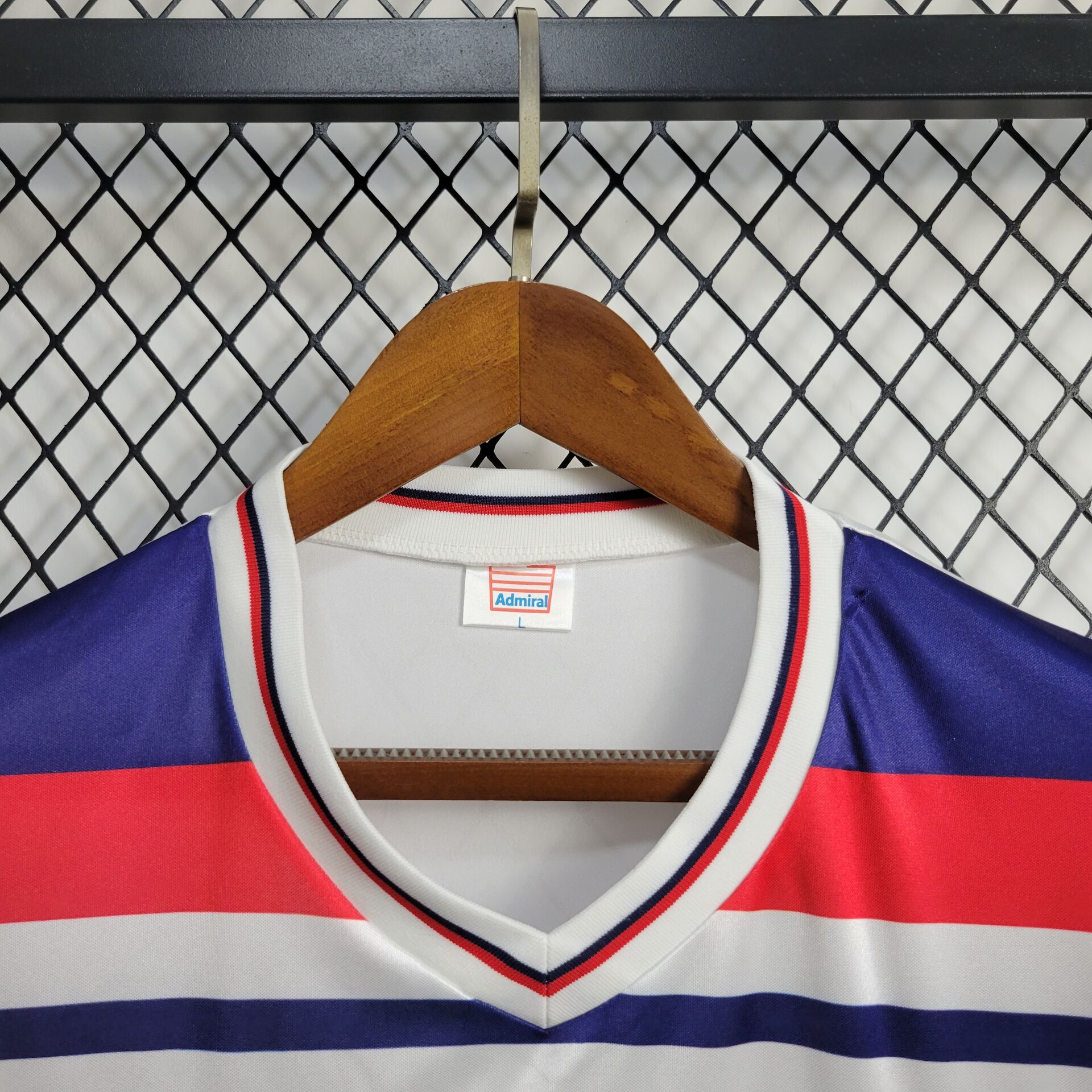 c9d6777574873c7c15324647657bad71.jpg Retro England 1982 Home Jersey - Image 4