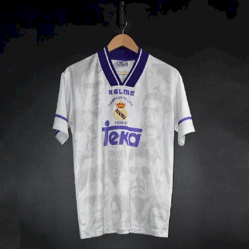 cb247bdbaec236bb.jpg Retro Real Madrid 1996/97 Champions Jersey - Image 1