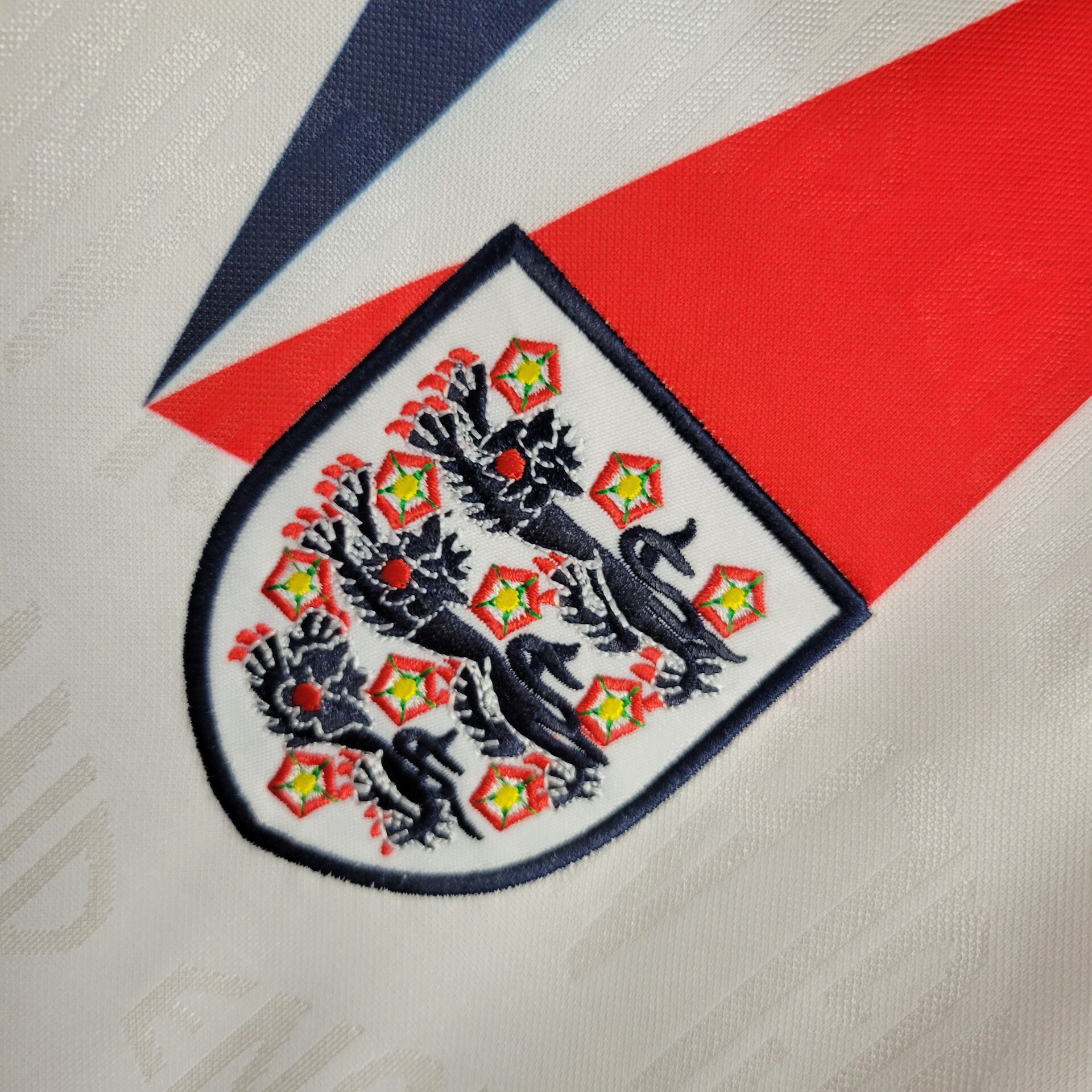 e0c06790ececf0b99160ab96441df971.jpg Retro England 1992 Home Jersey - Image 6