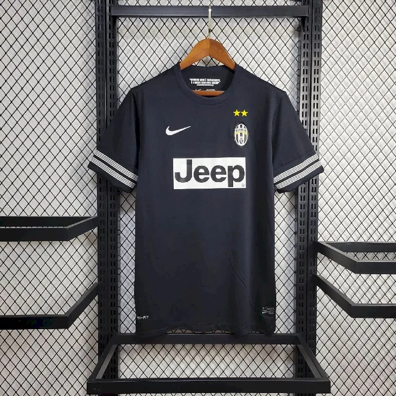 e674108feb5b2f05701639406f105f95.webp Retro Juventus 2012/13 Away Jersey - Image 3