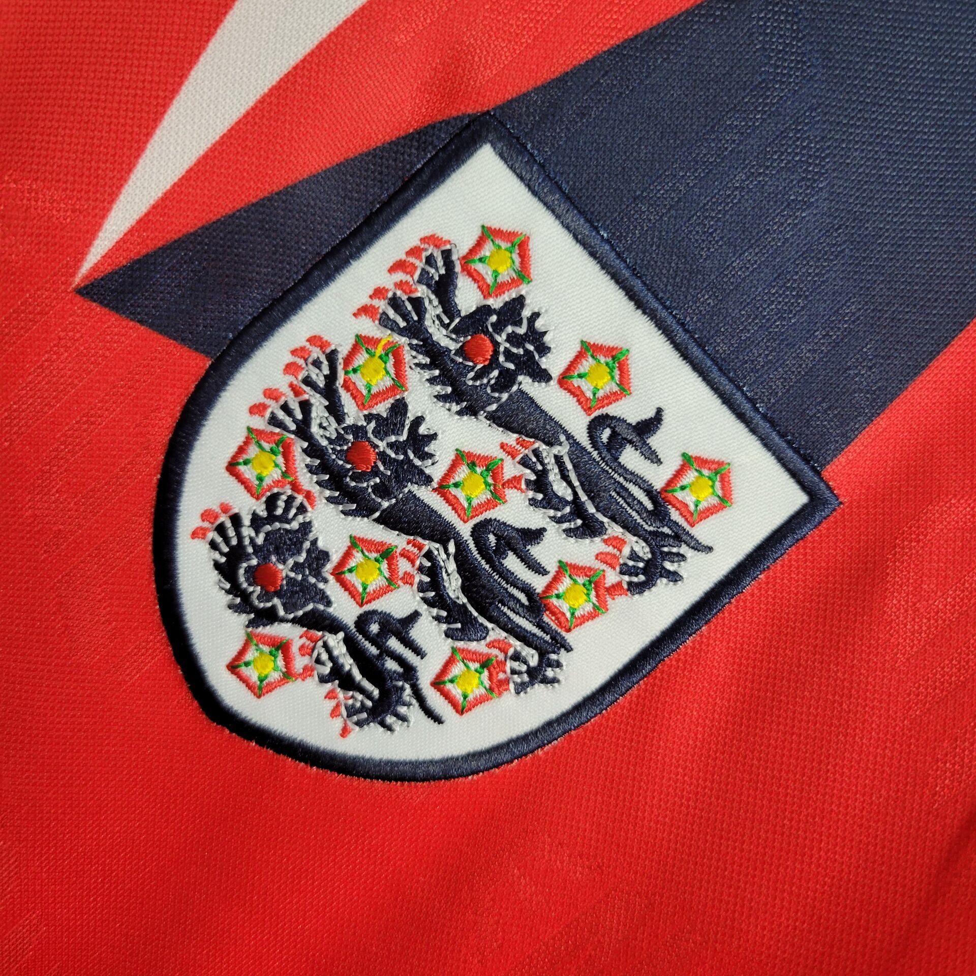 fb1dba2907c2a7ef115e78beab80d87d.jpg Retro England 1992 Away Jersey - Image 6