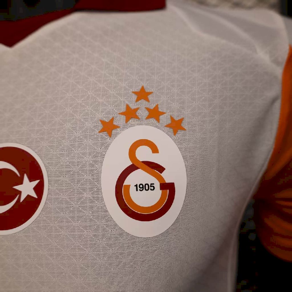2025092421365560.jpg Mens Galatasarays 2025/26 Away Authentic Jersey - Image 6